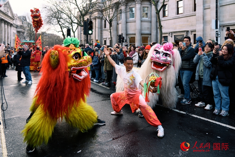 倫敦新春慶典現(xiàn)場。人民網(wǎng) 郭錦標(biāo)、楊浩鵬攝