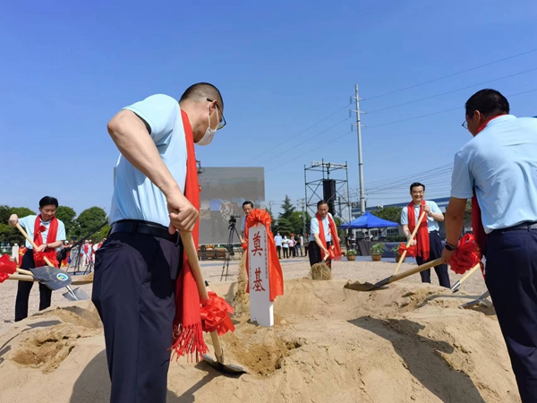 作為今年荷花節(jié)“開場秀”，理士新能源智造園區(qū)項目正式開工。人民網(wǎng) 馬曉波攝