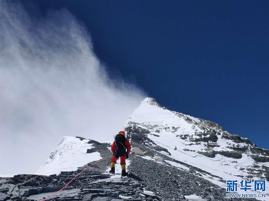 （2020珠峰高程測(cè)量）（3）修路隊(duì)打通至珠峰峰頂路線