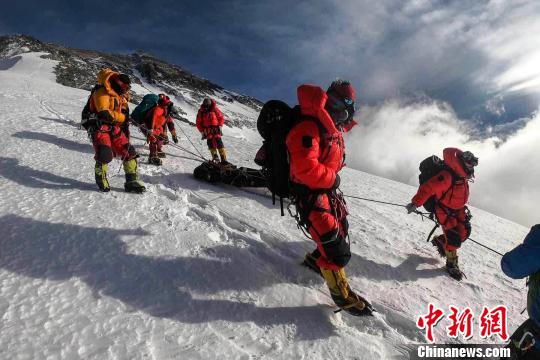 中國登山者伸援手一外籍登山運(yùn)動員珠峰北坡獲救