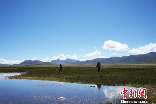 游客體驗在藏徒步：一面是雪域美景，一面是城市巨變