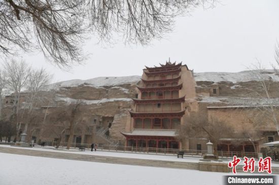 圖為2017年1月拍攝的莫高窟九層樓雪景。(資料圖) 楊艷敏 攝