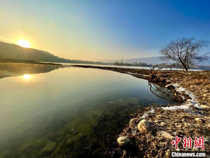 圖為青海省化隆縣黃河濕地景色?！±钣穹?攝