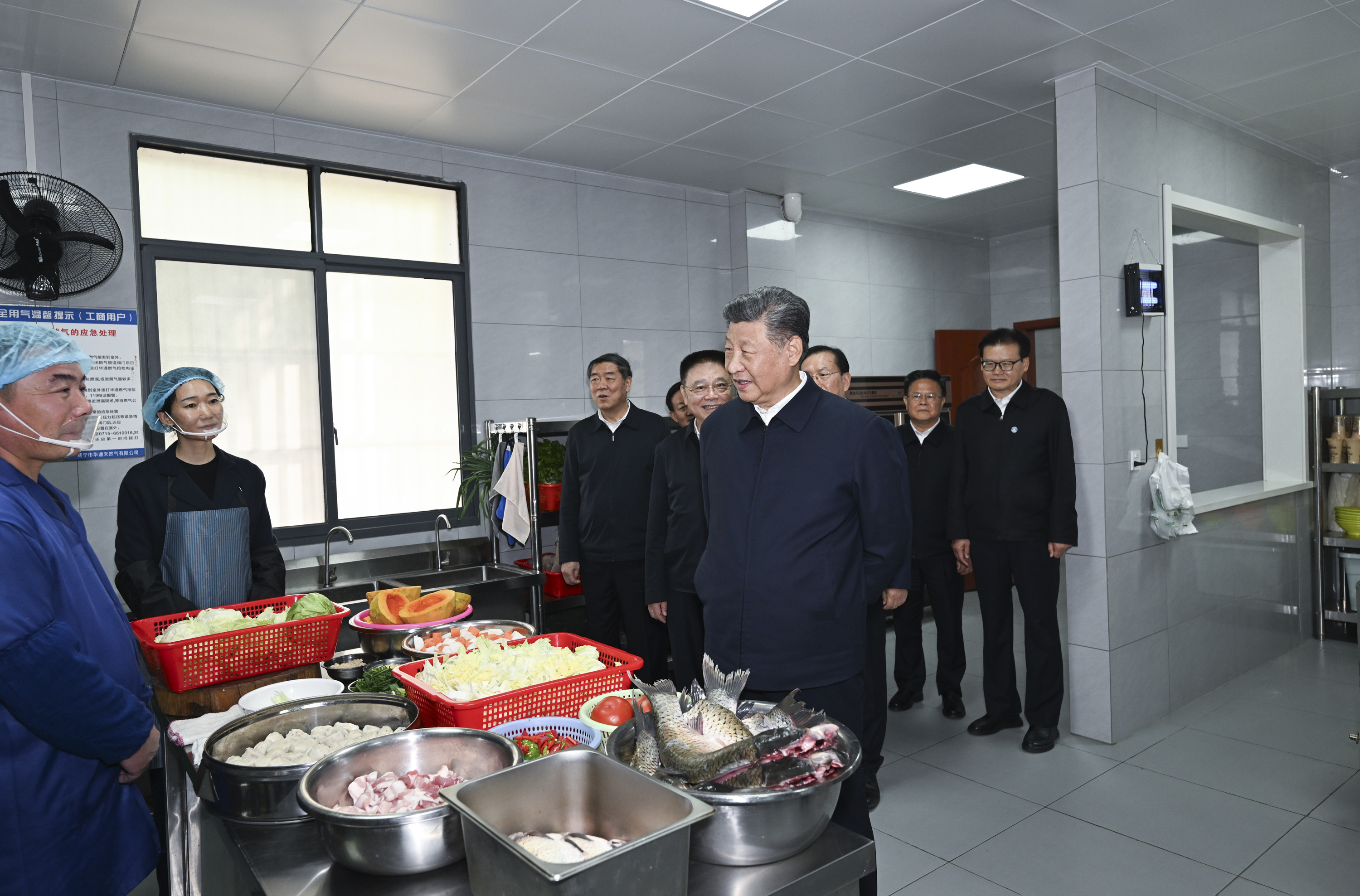 2024年11月5日，習(xí)近平總書記在湖北省咸寧市嘉魚縣潘家灣鎮(zhèn)四邑村考察。