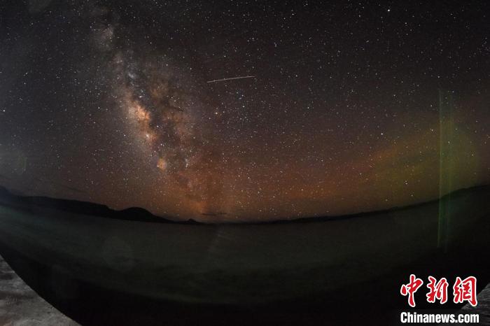 錯鄂湖星空璀璨，一顆流星劃過。　<a target='_blank' ></p><p  align=