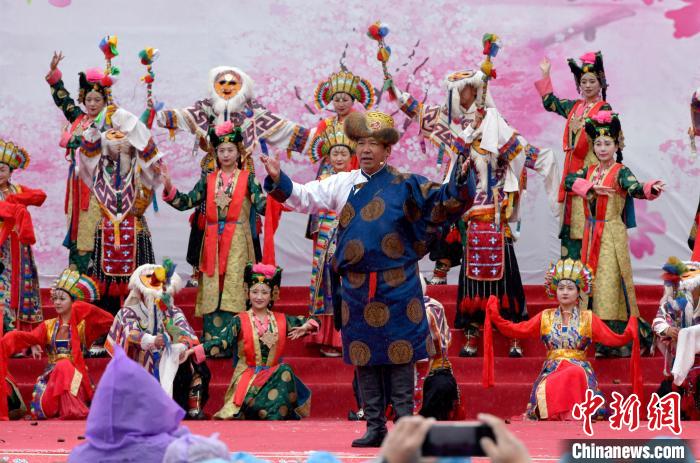 3月28日，西藏林芝第二十屆桃花旅游文化節(jié)開幕式上的文藝表演?！±盍?攝